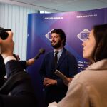 El vicepresidente de la Junta, Juan García-Gallardo, atiende a los medios tras participar en el Comité de las Regiones