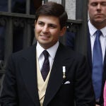 Juan Urquijo, hermano de Teresa Urquijo, junto a José Luis Martínez-Almeida