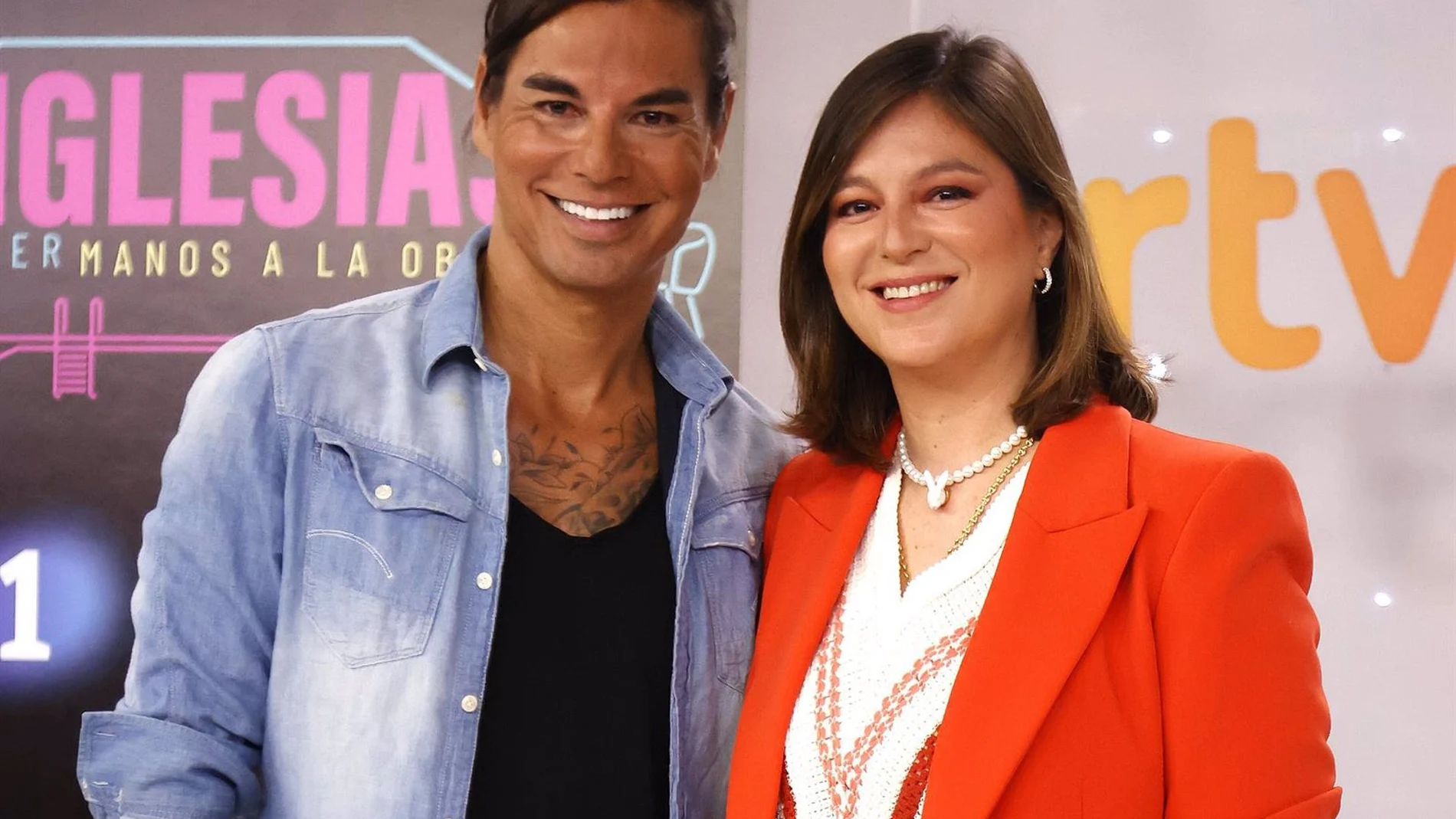 Chábeli y Julio Iglesias Jr derrochan complicidad y presentan 'Los Iglesias. Hermanos a l obra'