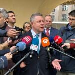El presidente de Castilla-La Mancha, Emiliano García-Page responde a los medios tras su reunión con el comisario de Agricultura, Janusz Wojciechowski en Bélgica