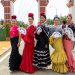 La Feria de Sevilla se llena de abanicos solidarios para visibilizar la pobreza infantil