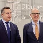 El presidente de la Diputación, Javier Iglesias, acompañado del diputado de empleo, Antonio Labrador, presentan la nueva convocatoria de los Planes Provinciales 2024-2025