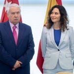Ayuso asiste a la toma de posesión del presidente de la Cámara de Cuentas, Joaquín Leguina