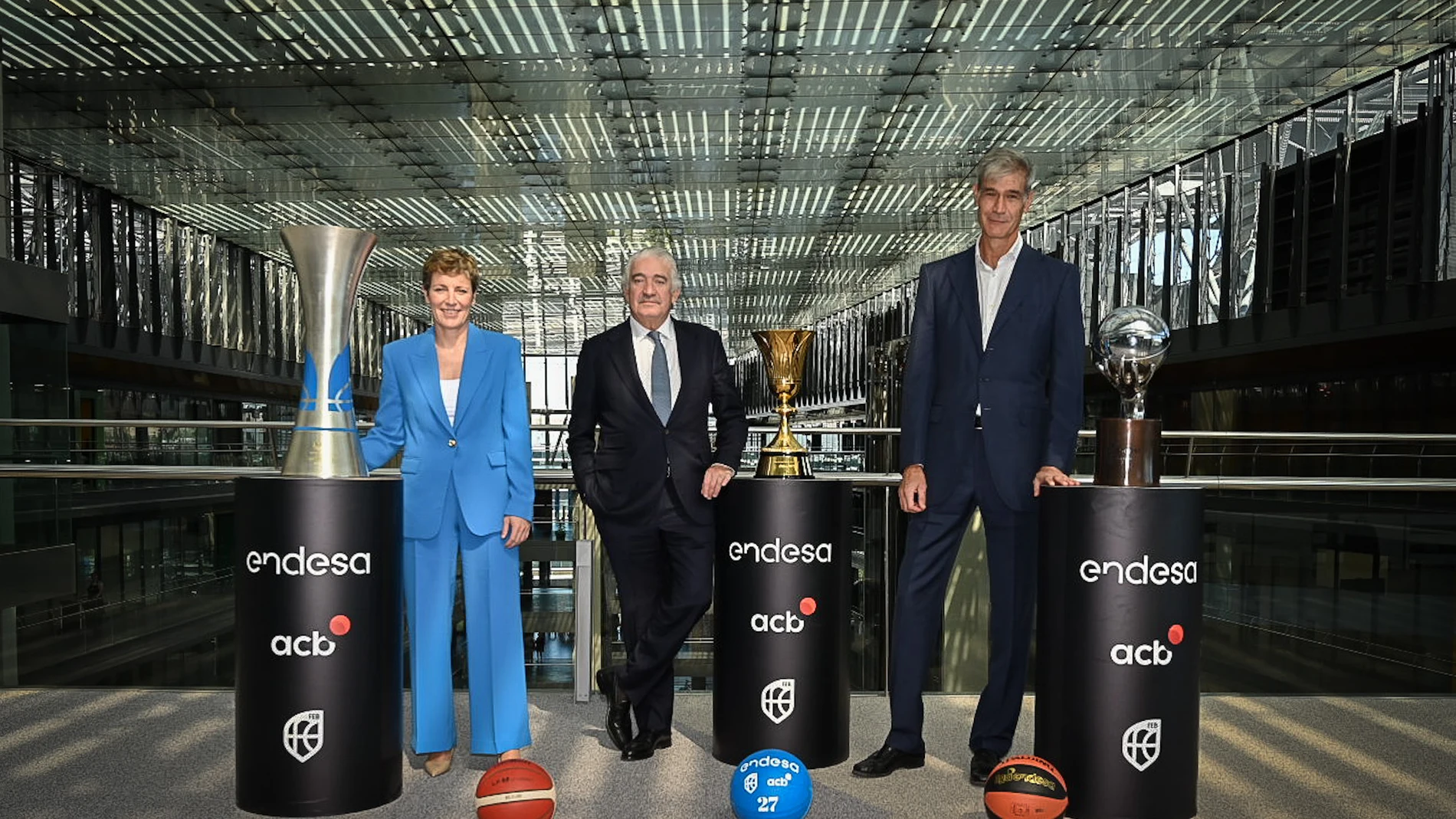 Elisa Aguilar, presidenta de la FEB; José Bogas, consejero delegado de Endesa y Antonio Martín, presidente de la ACB