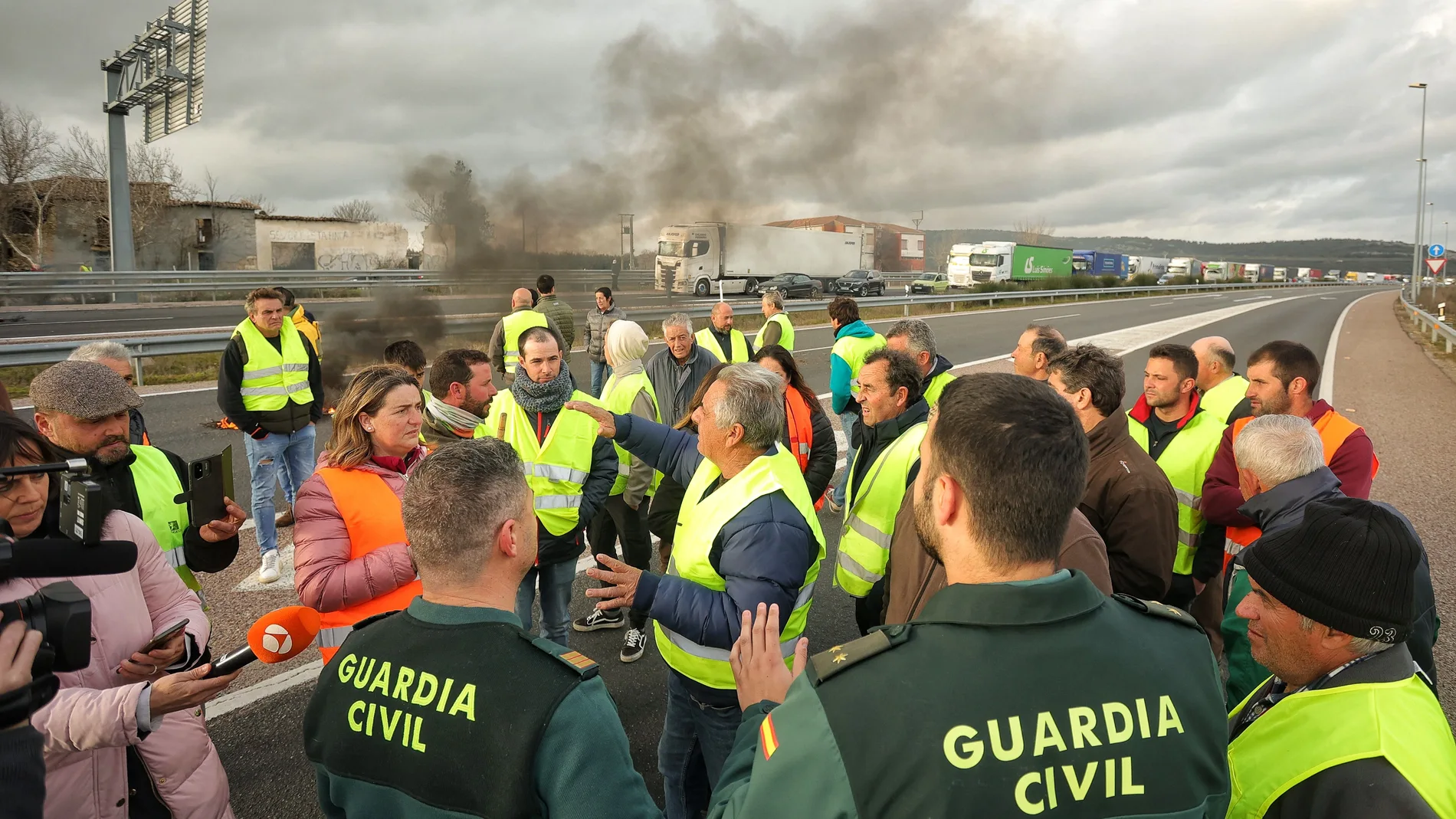 Agricultures cortan la A-62 en Ciudad Rodrigo durante una protesta