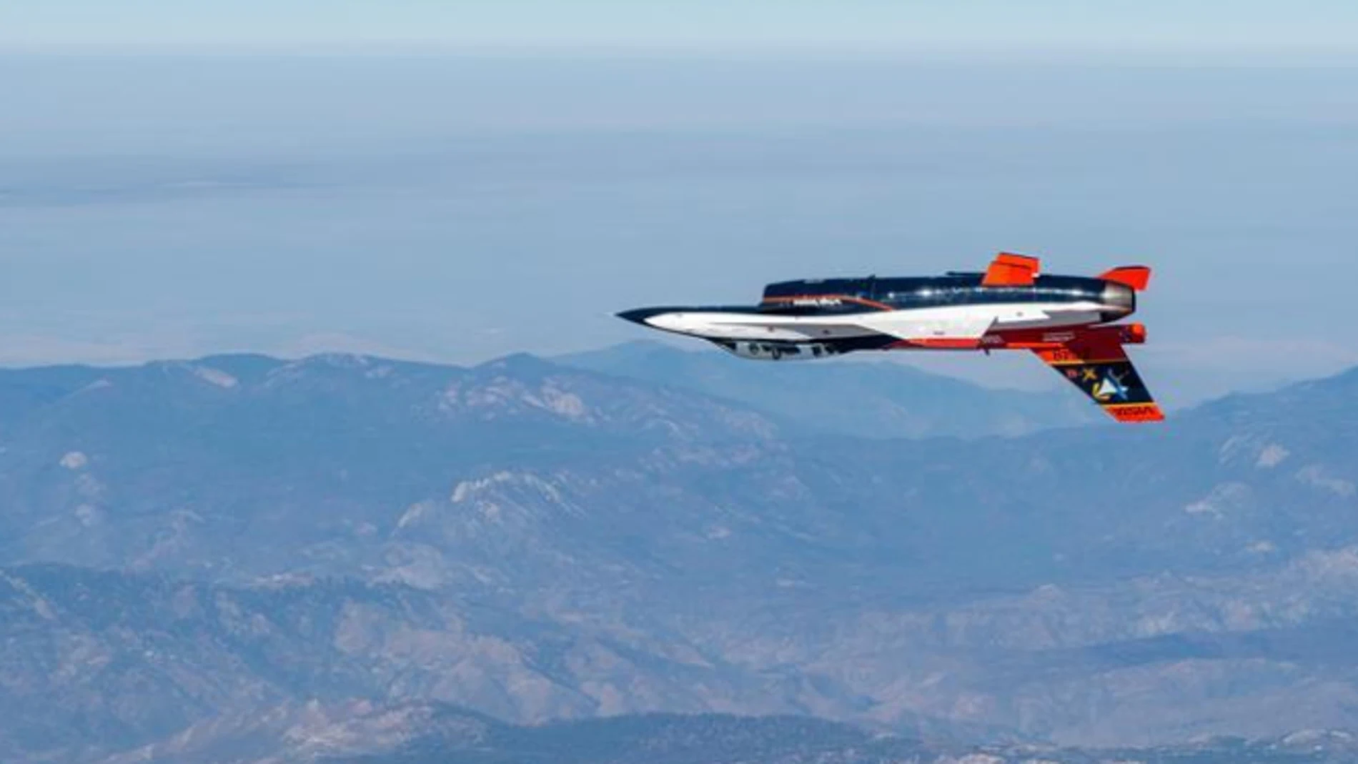 VISTA X-62A, el F-16 modificado que ha sido pilotado por IA.