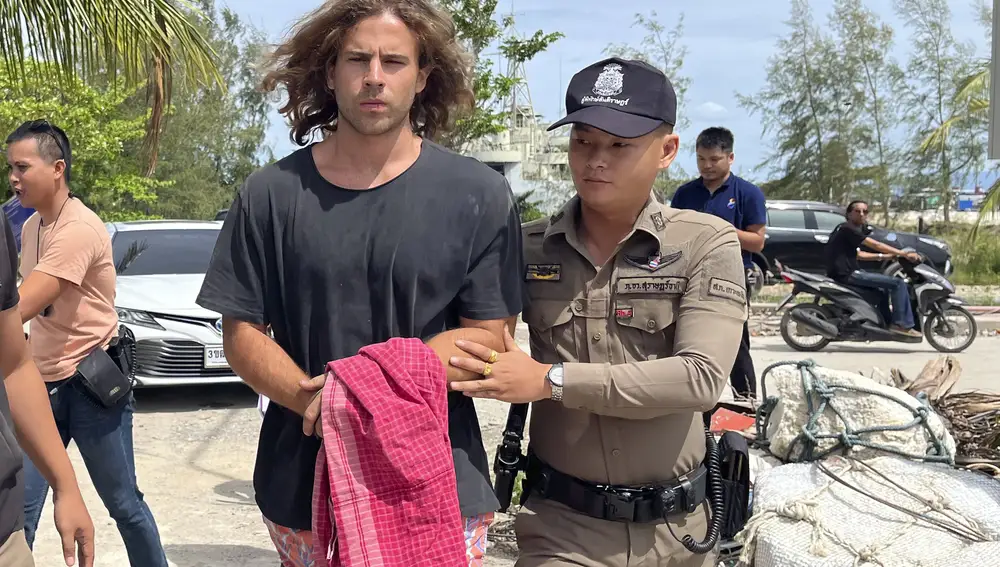 Daniel Sancho, en Tailandia, conducido por un policía