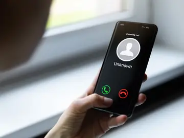 Evitar llamadas spam es muy difícil en España, puesto que las empresas fraudulentas utilizan cualquier técnica para estafar a los usuarios Evitar llamadas spam es muy difícil en España, puesto que las empresas fraudulentas utilizan cualquier técnica para estafar a los usuarios