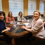 Un momento de la reunión que han mantenido en Valladolid la consejera Isabel Blanco con la ministra de Igualdad, Ana Redondo, y sus respectivos equipos