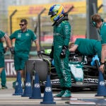 Fernando Alonso, en el "paddock" en Shanghái
