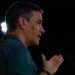 El presidente del Gobierno, Pedro Sánchez, interviene durante el acto de cierre de campaña del PSOE-PSE de cara a las elecciones vascas.