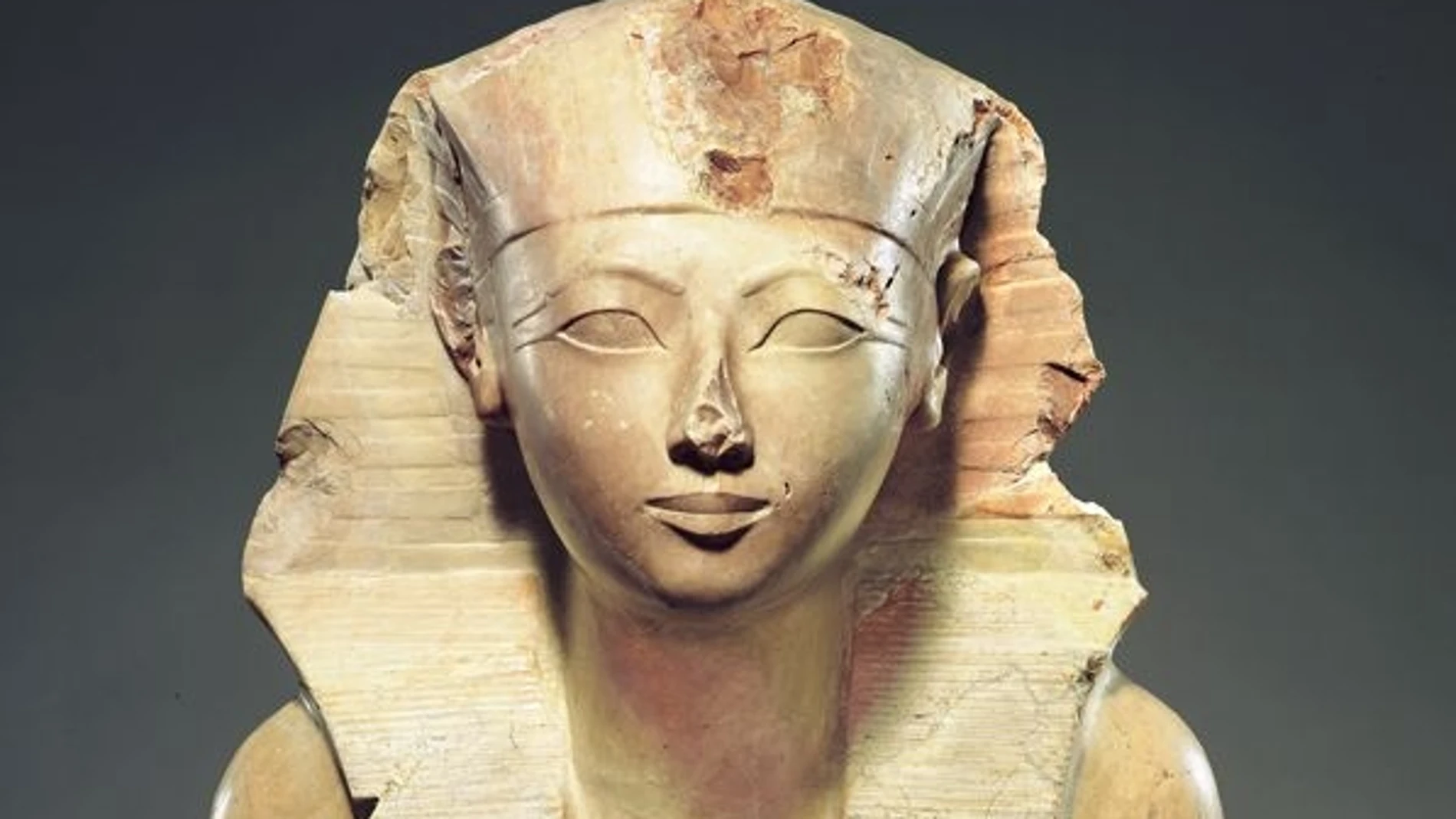 Escultura de Hatshepsut en el Museo Metropolitano de Arte de Nueva York