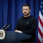 Ucrania.- Biden reitera en una llamada con Zelenski que enviará ayuda a Ucrania cuando el Congreso apruebe el paquete