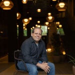 El escritor Doug Dorst, ayer, en Barcelona