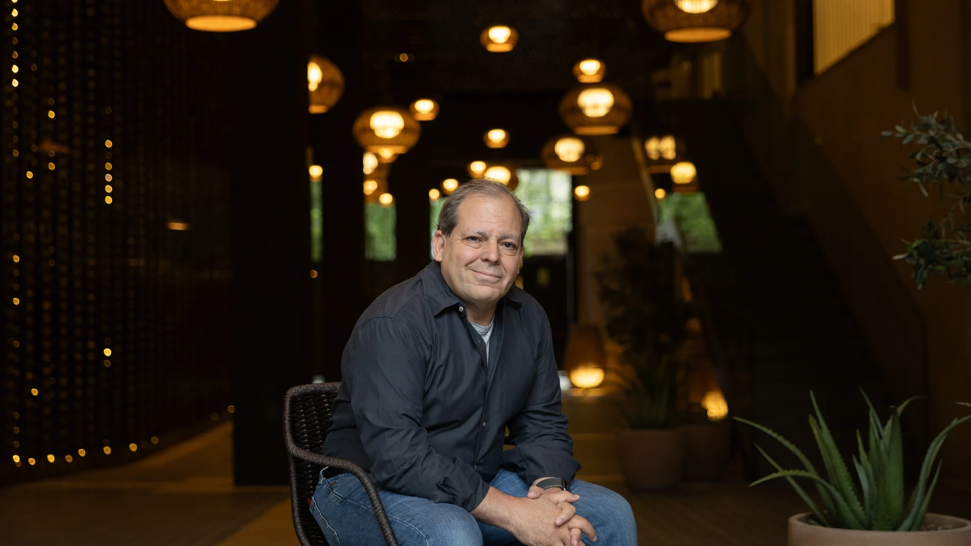 El escritor Doug Dorst, ayer, en Barcelona
