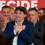 El secretario general del PSE-EE y candidato a lehendakari, Eneko Andueza, valora los resultados de las elecciones vascas en una comparecencia en Bilbao