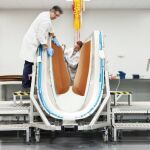 Empleados en la planta burgalesa de Aciturri