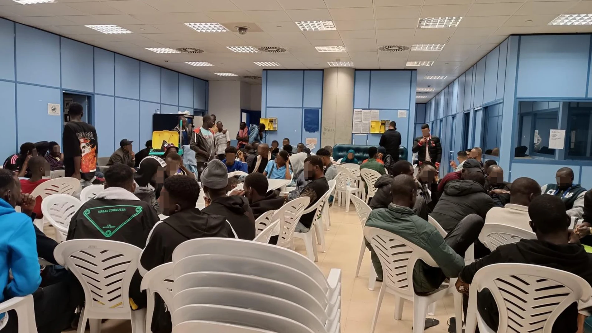 Una de las salas de asilo del aeropuerto de Barajas.