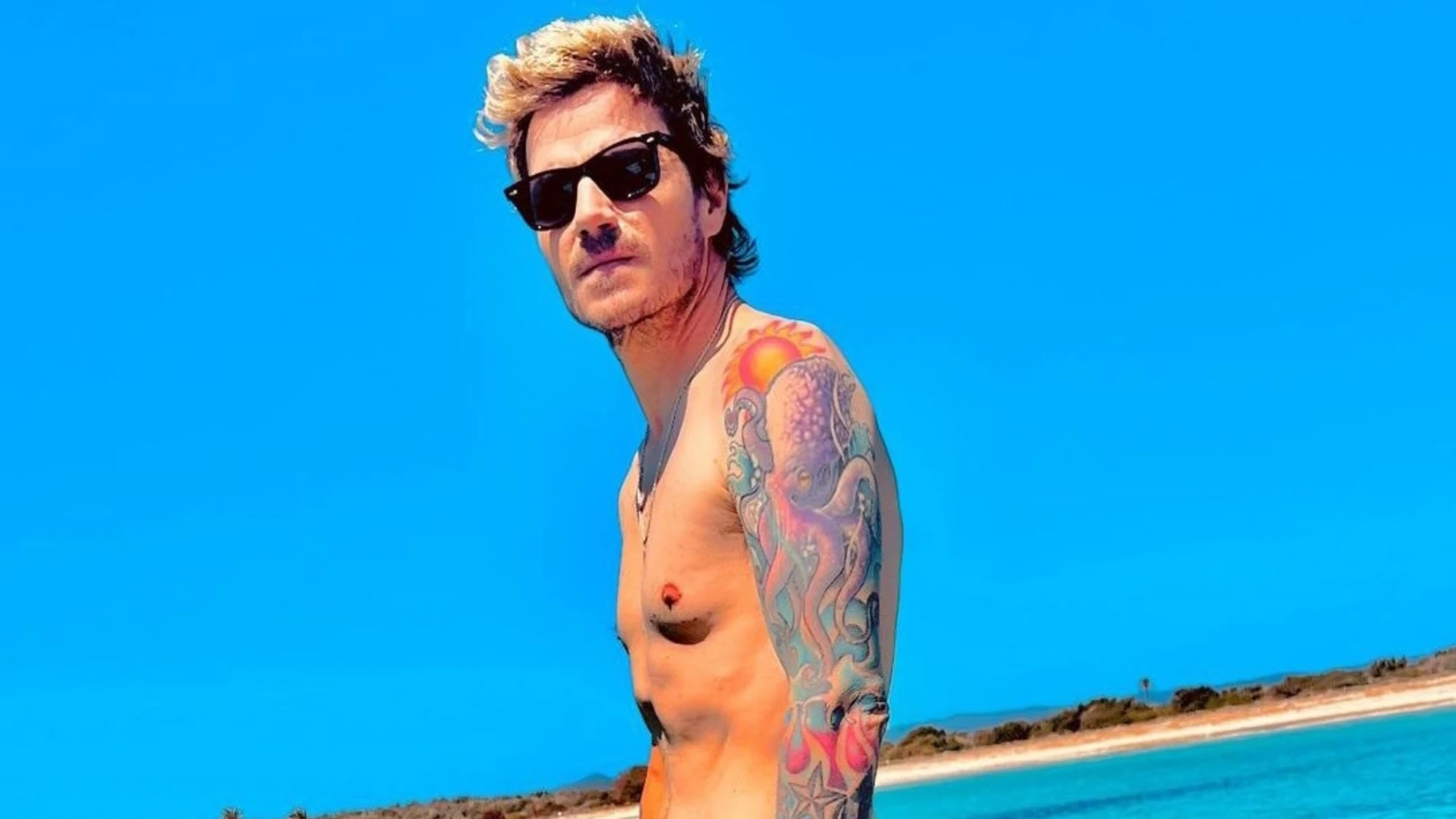 Dani Martín publica una foto en bañador mostrando su cambio físico
