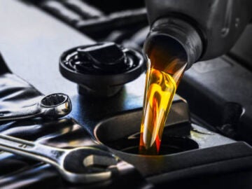 Cambiando el aceite del coche 