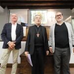 El arzobispo de Valladolid, Luis Argüello, el presidente de la Fundación Vía del Arte, Javier Viver, y el director del Secretariado de Cultura del Arzobispado de Valladolid, Carlos Polanco, presentan la IV edición del Observatorio de lo Invisible, que se celebra este verano en el Monasterio de la Santa Espina como lugar de encuentro y creación para más de un centenar de artistas