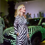 Carmen Lomana con vestido de cebra. 