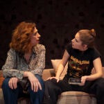 Belén Ponce de León (izda.) y Helena Ezquerro en escena