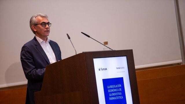 Jesús Ponce, durante la presentación de la jornada sobre la regulación económica de la industria farmacéutica