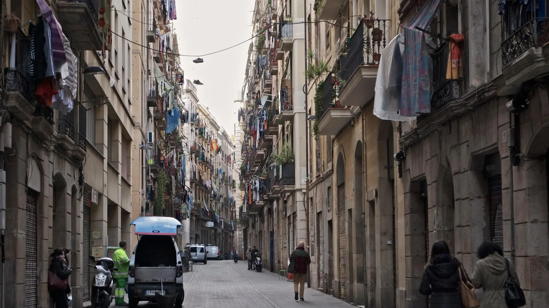 Una de las calles del degradado Raval