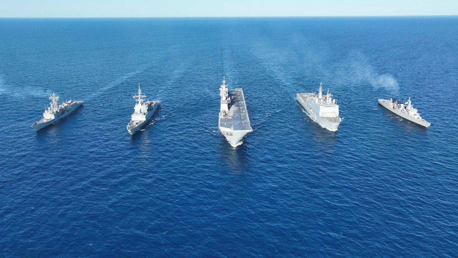 Imagen del grupo Dédalo español navegando por el Mediterráneo