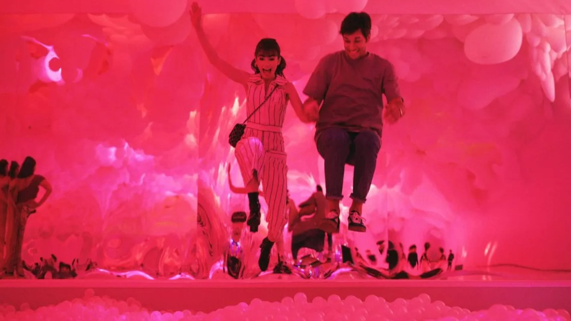 Llega a Barcelona "Pop Air": la espectacular exposición de globos que salió en 'Emily in Paris'