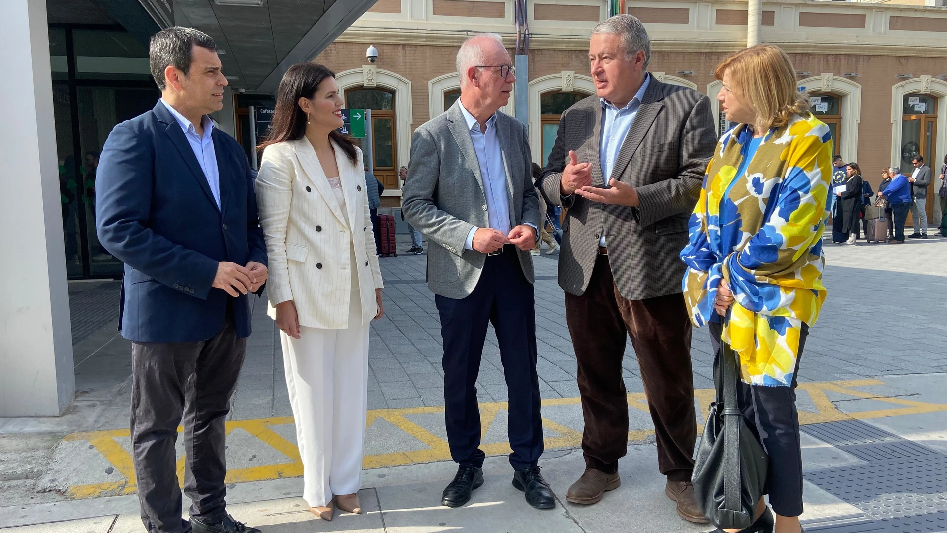 Los senador del PP por la Región Francisco Bernabé y José Ramón Díez de Revenga; las diputadas nacionales Violante Tomas y Miriam Guardiola; y el concejal de Planificación Urbanística, Huerta y Medio Ambiente de Murcia, Antonio Navarro PPRM 26/04/2024