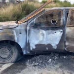 Captura de pantalla de un video cedido por Carabineros de Chile que muestra los peritajes a vehículo policial que resultó quemado, donde fueron emboscados y asesinado tres Carabineros, este sábado en Cañete, región del Bío Bío (Chile). Tres carabineros perdieron la vida en un trágico ataque durante la madrugada del sábado. Este incidente se enmarca en el conflicto en La Araucanía entre los pueblos originarios y el Gobierno