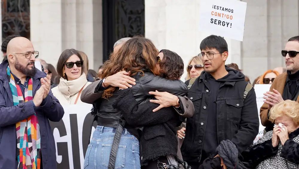 Familiares de Sergio durante la concentración en la Plaza Mayor de Valladolid