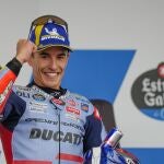 Marc Márquez, feliz en el podio de Jerez