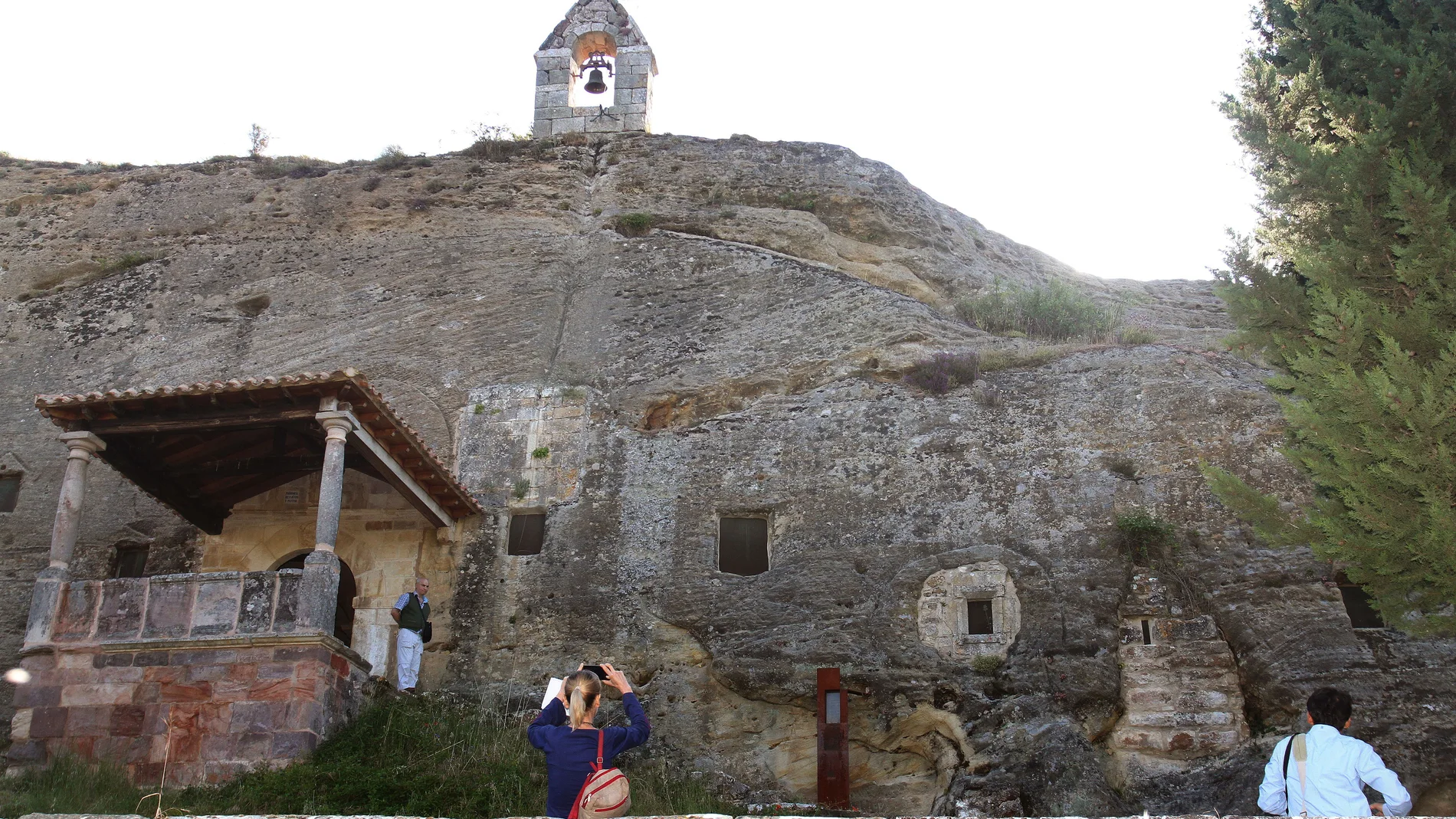 Iglesia rupestre de Santos Justo y Pastor en Olleros de Pisuerga(Palencia)