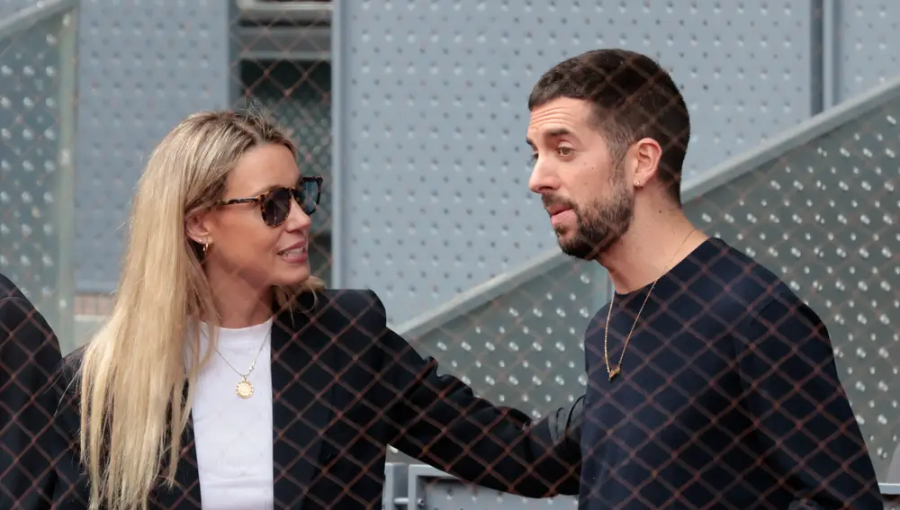 David Broncano saludando a Maribel Nadal