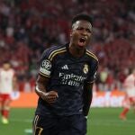 Vinicius celebra uno de sus dos goles al Bayern en la ida de semifinales de Champions