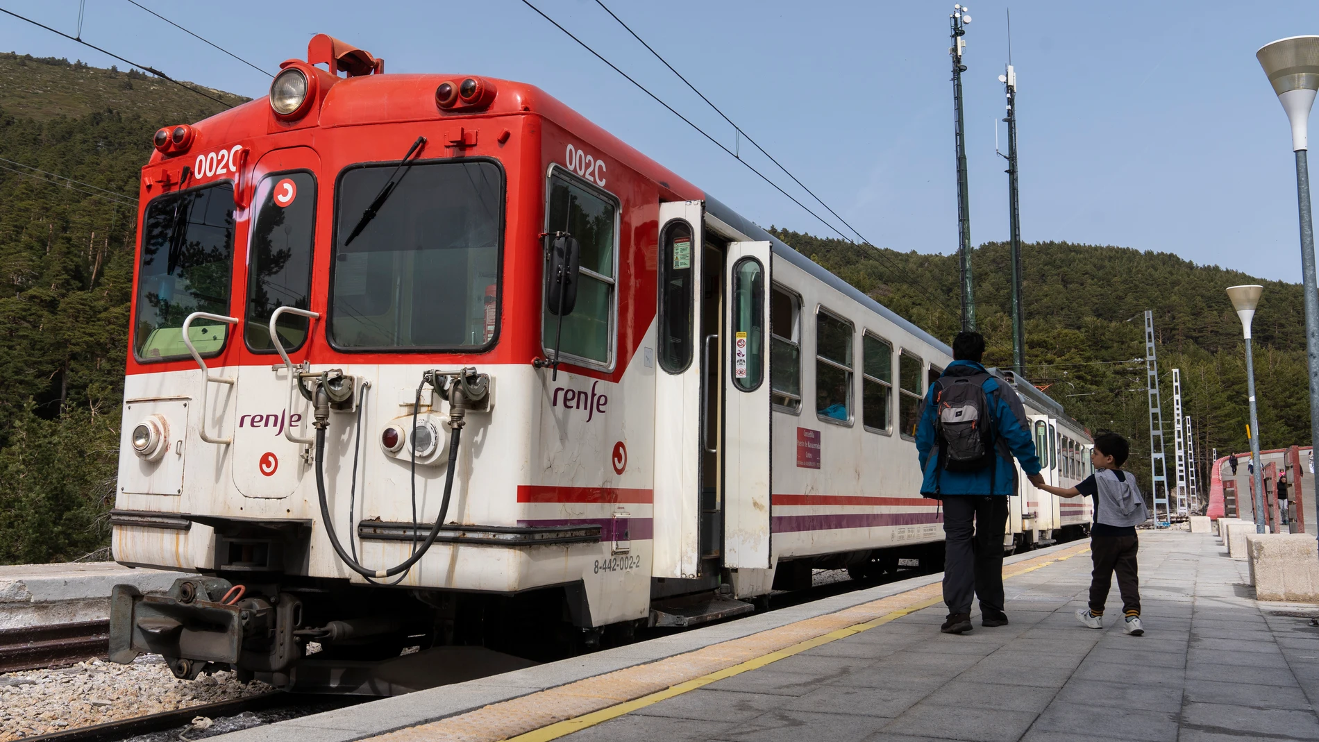 Varías líneas de cercanías afectadas tras descarrilar un tren a la salida de la estación de Guadalajara