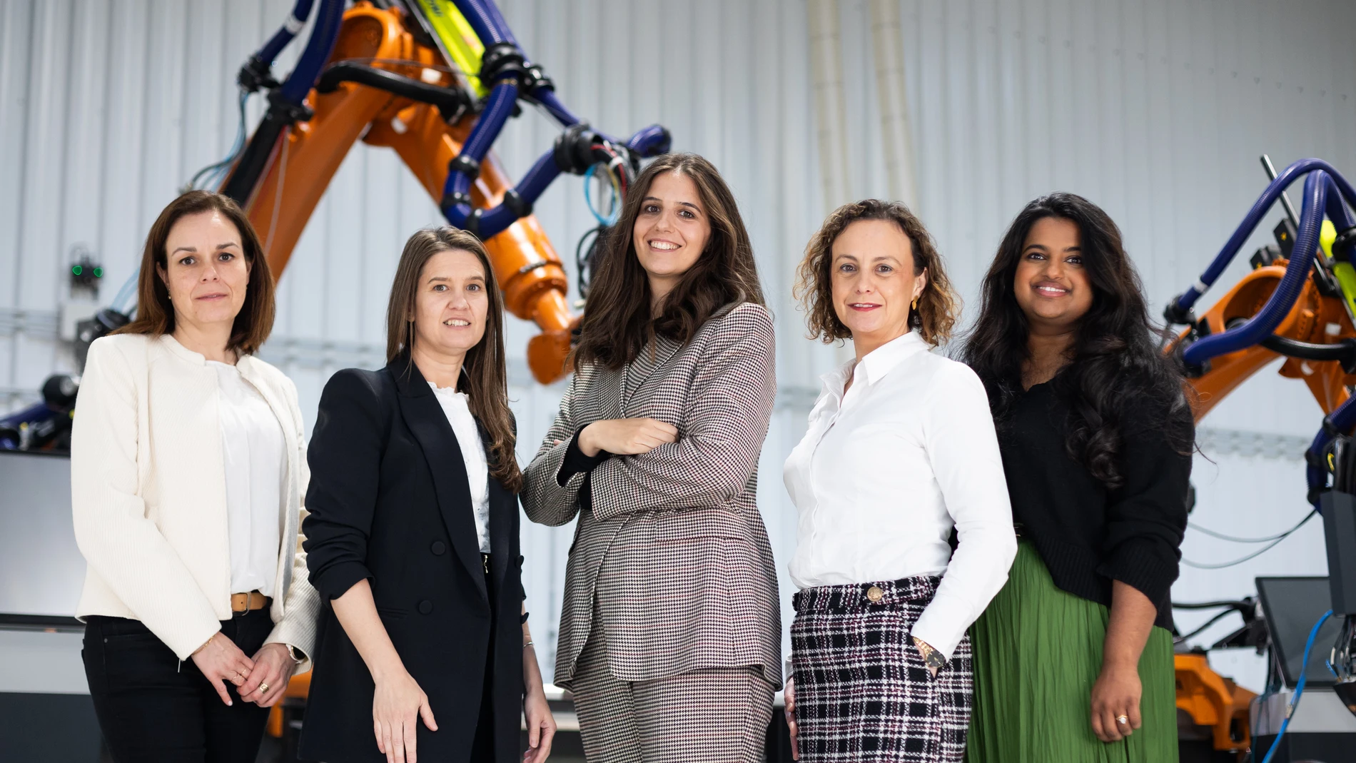 De izq. a drcha, Susana Suárez, Tatiana Manso, Carmen González, Vanesa Menéndez y Akalya Raviraj de ArcelorMittal