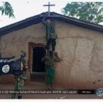 Los yihadistas inician la destrucción de la iglesia con el derribo de la cruz