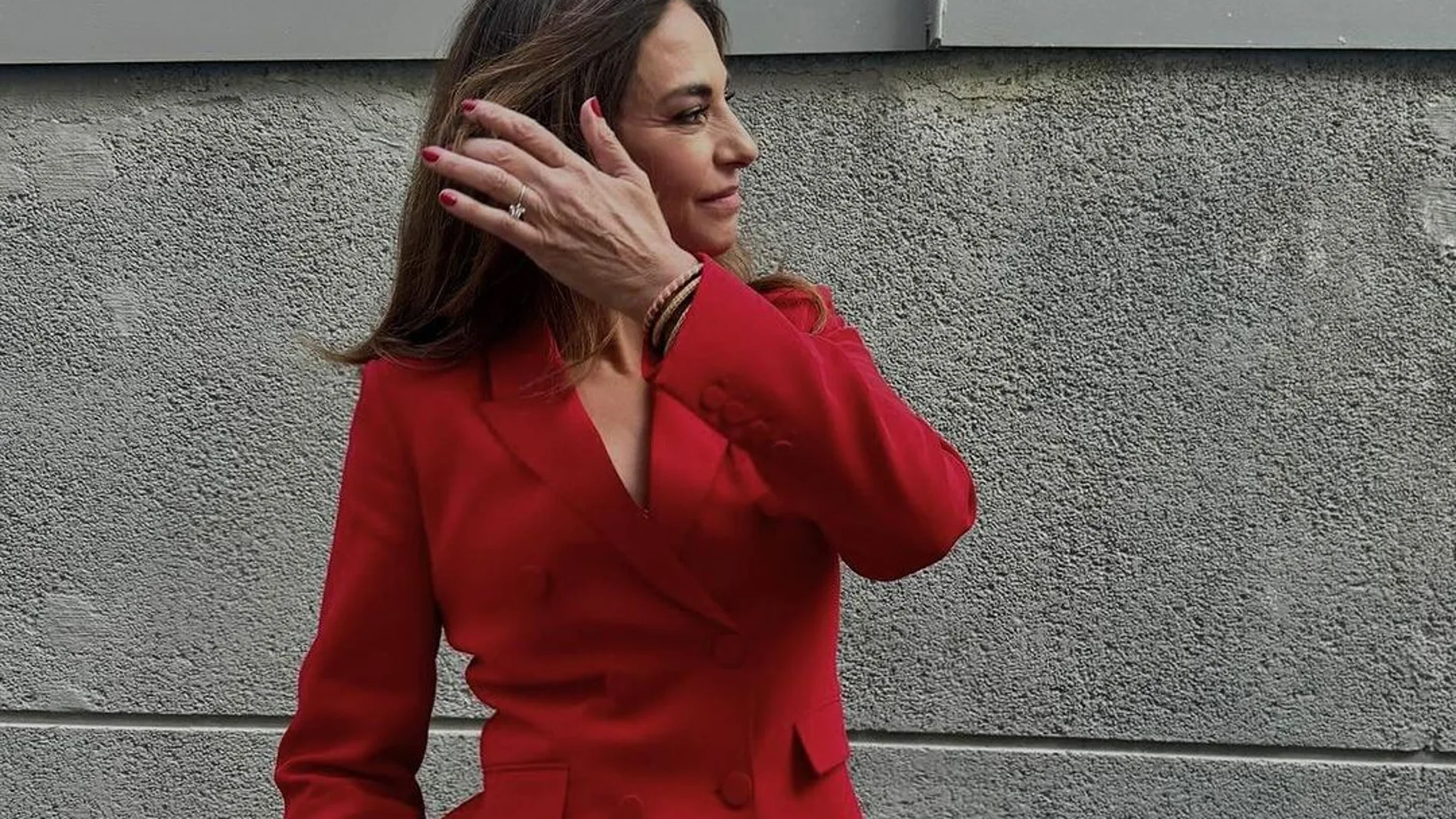 Mariló Montero con traje rojo.