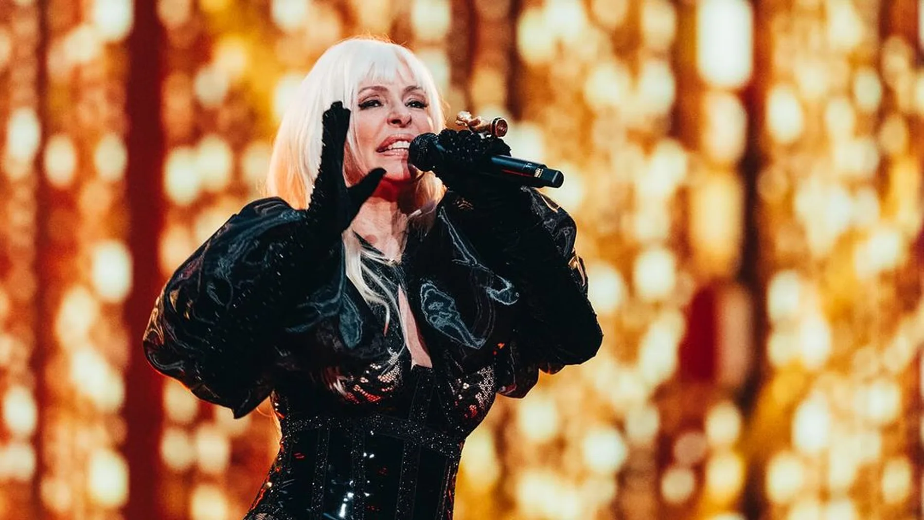 El look de Nebulosa en Eurovisión 2024.