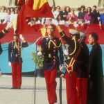 El príncipe Felipe jura bandera en Zaragoza, en 1985.