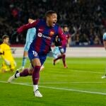 Vitor Roque con el Barcelona