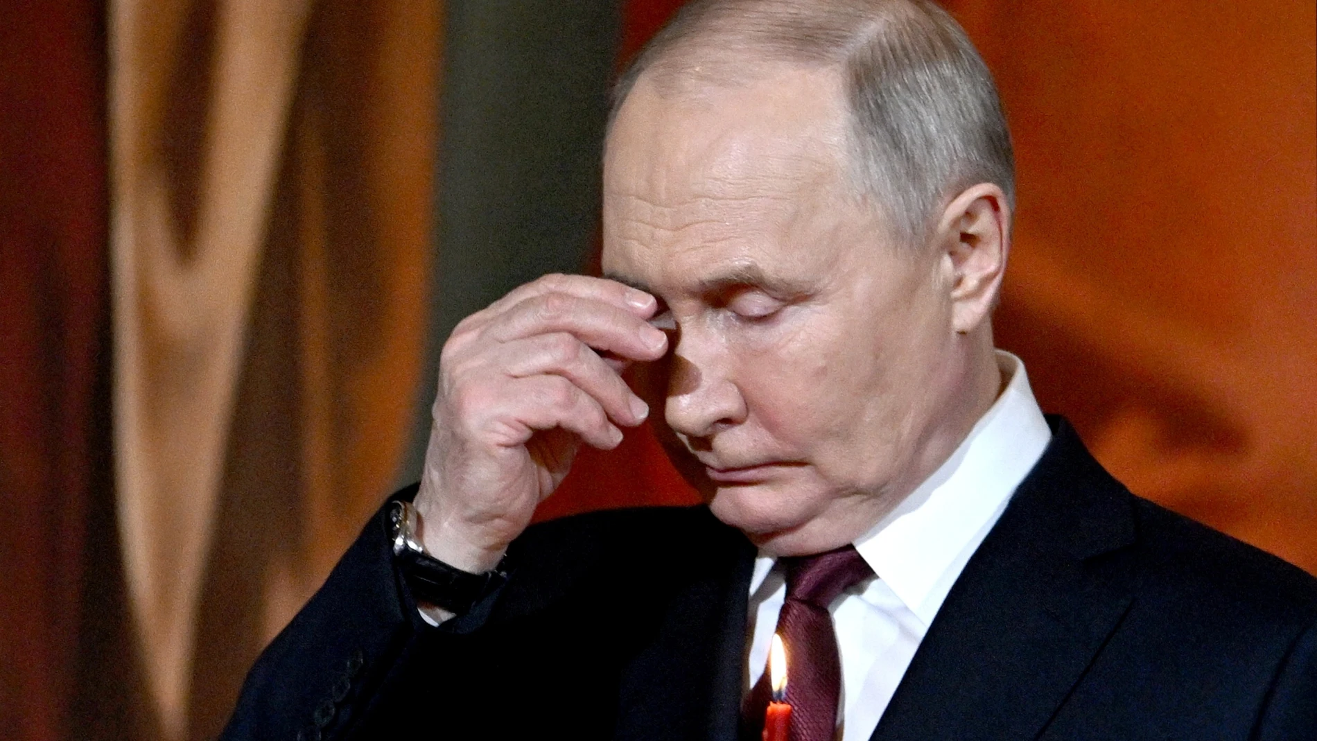 Moscow (Russian Federation), 04/05/2024.- Russian President Vladimir Putin attends the Orthodox Easter service at the Cathedral of Christ the Saviour in Moscow, Russia, 05 May 2024. Orthodox Christians will celebrate Easter on 05 May. (Rusia, Moscú) EFE/EPA/VALERIY SHARIFULIN / KREMLIN POOL / POOL MANDATORY CREDIT