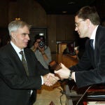 Antonio Fernández de Alba recibe un premio en la Feria AR&PA