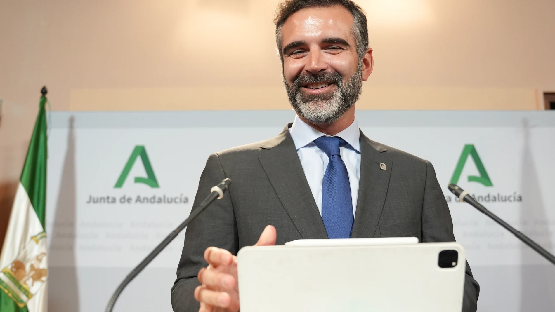 El consejero de Sostenibilidad, Medio Ambiente y Economía Azul de la Junta de Andalucía y portavoz del gobierno, Ramón Fernández-Pacheco, durante la rueda de prensa posterior al Consejo de Gobierno. A 07 mayo de 2024, en Sevilla (Andalucía, España).Rueda de prensa posterior a la reunión del Consejo de Gobierno de la Junta de Andalucía, que se reúne en el Palacio de San Telmo para llevar el control de los temas referentes a la actualidad política andaluza. 07 MAYO 2024 María José López / Eu...