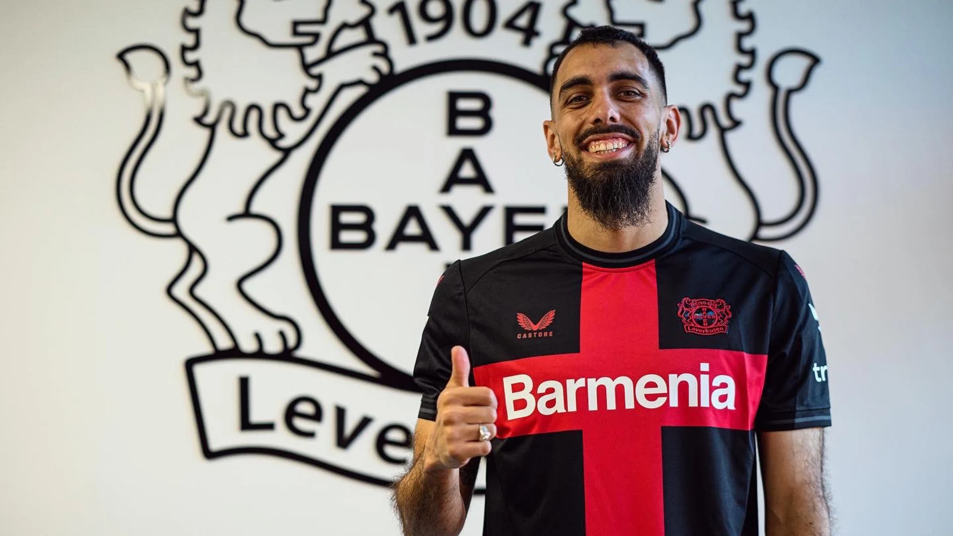 Borja Iglesias con el Bayer Leverkusen