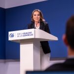 La secretaria general del PP, Cuca Gamarra, en rueda de prensa en la sede nacional del partido.